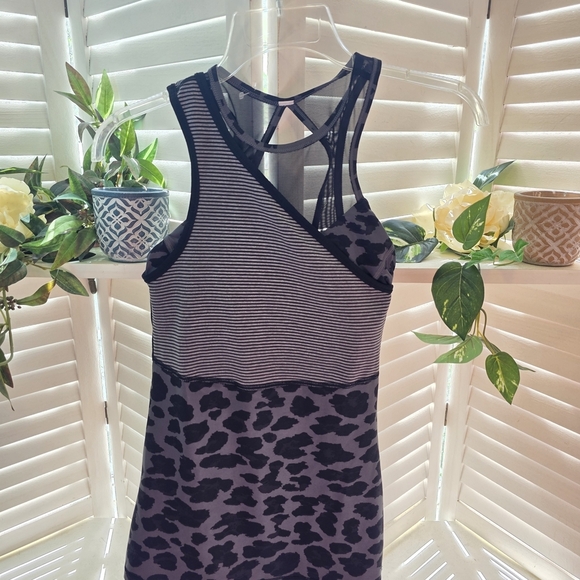 lululemon athletica Gray and Black Meshed Up Tank Top 1333 SMALL - Picture 3 of 7